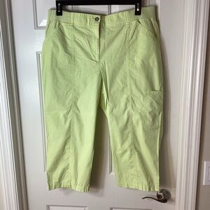 Chico’s Light Green Capri Pants Stretch Utility Style Sz 3